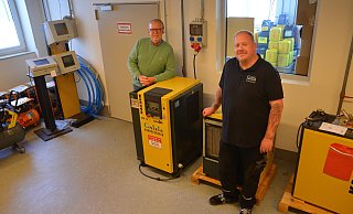 Christoph Gerling (links) und Projekttechniker Michael Wengerowski in der Gnizia-Werkstatt. Hier befindet sich ein umfangreiches Warenlager und ein großer Fundus an Leihgeräten. Die Wartung und Instandsetzung findet in der Regel bei den Kunden statt. - Georg Kälble Christoph Gerling (links) und Projekttechniker Michael Wengerowski in der Gnizia-Werkstatt. Hier befindet sich ein umfangreiches Warenlager und ein großer Fundus an Leihgeräten. Die Wartung und Instandsetzung findet in der Regel bei den Kunden statt. - Georg Kälble