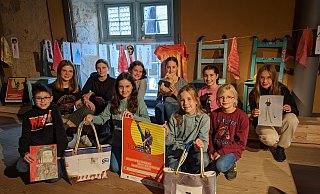 Die Teilnehmer des "Kulturrucksack"-Programms im vergangenen Jahr präsentierten stolz ihre Ergebnisse in einer Ausstellung im Hexenbürgermeisterhaus. - Foto: Alte Hansestadt Lemgo