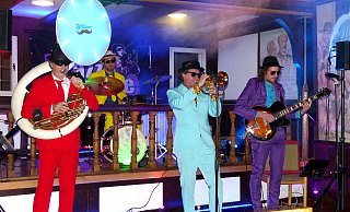 Die Brass-Band Brazzo Brazzone besteht aus (von links) Thomas Lück (Sousaphon), Tim Nicklaus (Drums), Daniele Zeinoun (Trompete) und Mathis Herb (Gitarre). - Rudi Rudolph Die Brass-Band Brazzo Brazzone besteht aus (von links) Thomas Lück (Sousaphon), Tim Nicklaus (Drums), Daniele Zeinoun (Trompete) und Mathis Herb (Gitarre). - Rudi Rudolph