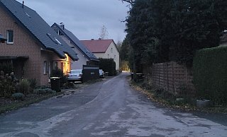 Der Silberweg in Pivitsheide mit Blick Richtung Bielefelder Straße. Hier gibt es bislang keine einzige Straßenlaterne. - Raffael Giebel Der Silberweg in Pivitsheide mit Blick Richtung Bielefelder Straße. Hier gibt es bislang keine einzige Straßenlaterne. - Raffael Giebel