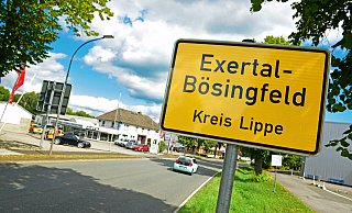 Dieses Ortseingangsschild steht in Extertal-Bösingfeld - nicht Exertal. - Nicole Ellerbrake Dieses Ortseingangsschild steht in Extertal-Bösingfeld - nicht Exertal. - Nicole Ellerbrake