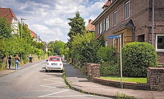 Im Wohnviertel rund um die Oesterhausstraße gibt es viele Altbauten ohne adäquate Wärmedämmung. Um künftig kostengünstiger heizen zu können, wollen die Anwohner nun an die Fernwärmeleitung der Stadtwerke angeschlossen werden. - Raphael Bartling Im Wohnviertel rund um die Oesterhausstraße gibt es viele Altbauten ohne adäquate Wärmedämmung. Um künftig kostengünstiger heizen zu können, wollen die Anwohner nun an die Fernwärmeleitung der Stadtwerke angeschlossen werden. - Raphael Bartling