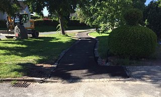 Der neue Gehweg an der Detmolder Straße in Stemmen. - Mario Hecker