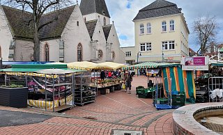 Einige Beschicker sind unzufrieden mit der Organisation durch die Marktgilde. Die Stadt hat umgehend reagiert, es wird im Juni eine Vollversammlung mit der Verwaltung und einige Vorschläge geben, wie es besser werden könnte. - Astrid Sewing