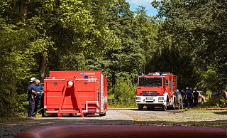 Die Feuerwehr verlegt kilometerweise Schläuche im Lemgoer Stadtwald. - Freitag TV