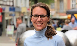 Ulrike Levri ist seit Sommer 2021 zuständig für die Umsetzung des Sonderprogramms Zukunft.Innenstadt des Landes NRW sowie für die innovative Zukunftsausrichtung der Detmolder Innenstadt. - Freya Köhring Ulrike Levri ist seit Sommer 2021 zuständig für die Umsetzung des Sonderprogramms Zukunft.Innenstadt des Landes NRW sowie für die innovative Zukunftsausrichtung der Detmolder Innenstadt. - Freya Köhring