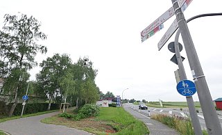 Zu Detmolds Radinfrastruktur gehören auch die Velorouten in die Ortsteile – hier biegt die Westroute in Heidenoldendorf auf den Birkendamm. - Archivfoto: Jost Wolf