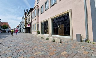 In der Mittelstraße 70 war das "Mahalo" zu Hause. Doch seit Anfang Juli ist es geschlossen. Unter anderem wollte Alexander Rembold die Schaufenster großflächig bekleben, weil sie bei Sonneneinstrahlung stark spiegeln. Das ist jedoch nicht erlaubt. - Nadine Uphoff In der Mittelstraße 70 war das "Mahalo" zu Hause. Doch seit Anfang Juli ist es geschlossen. Unter anderem wollte Alexander Rembold die Schaufenster großflächig bekleben, weil sie bei Sonneneinstrahlung stark spiegeln. Das ist jedoch nicht erlaubt. - Nadine Uphoff