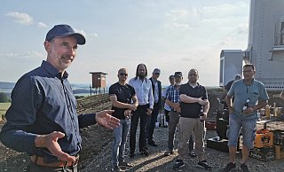 Begrüßt rund 125 Gäste zur Einweihung des Windrads auf dem Alverdisser Bromberg: Projektierer und Windkraft-Bromberg-Geschäftsführer Dr. Dietrich Beverborg. - Sylvia Frevert