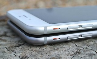 Einbrecher haben in einem Supermarkt eine Vitrine aufgebrochen und zahlreiche Mobiltelefone mitgehen lassen. Die Polizei sucht Zeugen. - Symbolbild Pixabay