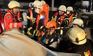 Die Feuerwehr bei der Übung. - Daniel Hobein / Feuerwehr Bad Salzuflen Die Feuerwehr bei der Übung. - Daniel Hobein / Feuerwehr Bad Salzuflen