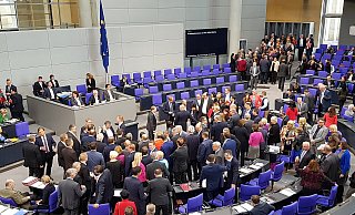 Ob sich die Altersversorgung für Bundestagsabgeordnete ändern wird, wird das amtierende Parlament nicht mehr entscheiden. Das wird frühestens in der nächsten Legislaturperiode Thema sein. - Marianne Schwarzer