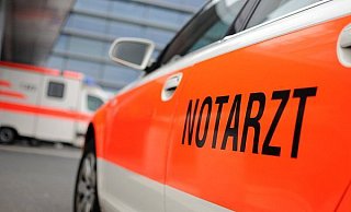Wie genau sich das Mädchen verletzt hat, muss nun geklärt werden. - Symbolbild dpa Wie genau sich das Mädchen verletzt hat, muss nun geklärt werden. - Symbolbild dpa