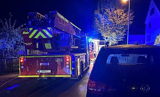 Die Feuerwehr ist in der Nacht zum Sonntag in Hiddesen im Einsatz. - Feuerwehr Detmold/Christopher Rieks
