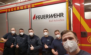 Liefern Eindrücke von der Feuerwache beim Twittergewitter: die hauptamtlichen Kräfte Alexander Wagner, Andreas Peirick, Michael Reger, Jan Tschech, Timo Winkler und Michael Bohr (von links). - Feuerwehr Bad Salzuflen Liefern Eindrücke von der Feuerwache beim Twittergewitter: die hauptamtlichen Kräfte Alexander Wagner, Andreas Peirick, Michael Reger, Jan Tschech, Timo Winkler und Michael Bohr (von links). - Feuerwehr Bad Salzuflen