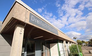 Die Leopoldshöher Sporthallen, wie hier die Dreifachsporthalle am Schulzentrum, sollen im Herbst und Winter während der Ferien komplett geschlossen werden. Das hat die Verwaltung vorgeschlagen, um Energie zu sparen. Foto: Birgit Guhlke - Birgit Guhlke
