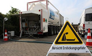 Mit Gas sollen die Glutnester im Bunker erstickt werden. - Nico Duellmann