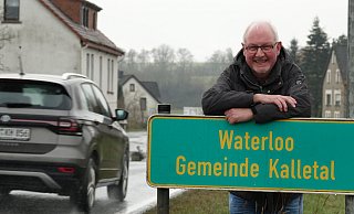 Lebt an der B238: Uwe Römer erzählt von dem Leben in der kleinen Siedlung im Kalletal. - Axel Bürger