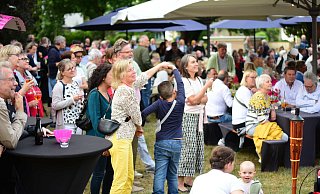Das Publikum im Schlosspark ist bei "Jazz in Park" im vergangenen Jahr begeistert gewesen. - Nicole Ellerbrake