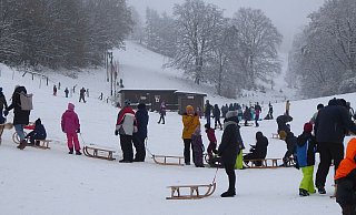 An den Liften herrscht viel Betrieb. - Sternberger Winterfreunde An den Liften herrscht viel Betrieb. - Sternberger Winterfreunde