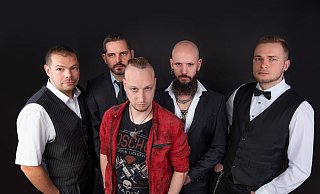 "Leidbild", eine bekannte Szene-Band aus Frankfurt, steht in diesem Jahr auf der "Rock am Köterberg"-Bühne. Die Festival-Besucher erwartet Hardrock mit deutschen Texten - zum Teil mit kritischen Thematiken, wie die Band ihre Musik selbst beschreibt. - "Leidbild" "Leidbild", eine bekannte Szene-Band aus Frankfurt, steht in diesem Jahr auf der "Rock am Köterberg"-Bühne. Die Festival-Besucher erwartet Hardrock mit deutschen Texten - zum Teil mit kritischen Thematiken, wie die Band ihre Musik selbst beschreibt. - "Leidbild"