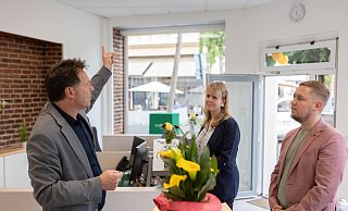 Bürgermeister Frank Hilker im Gespräch mit Kristina Brethauer (Stadtkontakt) und Tom Lachmann (Bürgerdialog). - Torben Gocke Bürgermeister Frank Hilker im Gespräch mit Kristina Brethauer (Stadtkontakt) und Tom Lachmann (Bürgerdialog). - Torben Gocke