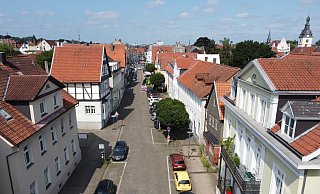 Die Exter- und die Krumme Straße hatte die Stadt in einem Verkehrsversuch unter die Lupe genommen. In der folge sollen Umbauten und Neuregelungen stattfinden. Die SPD sagt jetzt: Aber bitte erst dann, wenn klar ist, was mit dem Hornschen Tor passiert und nicht vor oder zeitgleich mit den Umbaumaßnahmen zur Sanierung der oberen Langen Straße. - Stadt Detmold