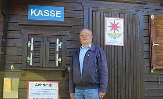 Erster Vorsitzende Gerhard Ridderbusch hofft, das Kassenhäuschen an der Piste in Linderhofe im kommenden Winter wieder öffnen zu können. - Chiara Wibbeke Erster Vorsitzende Gerhard Ridderbusch hofft, das Kassenhäuschen an der Piste in Linderhofe im kommenden Winter wieder öffnen zu können. - Chiara Wibbeke