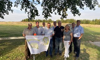 In Lückhausen: (von links) Eckard Mönch, Eric Hanken, Technischer Beigeordneter Thorsten Paulussen, der Vorsitzende des Bau- und Planaungsausschusses Frederik Topp, Rudi Stölting, Wolfgang Jedlicka, Sabine Wiemann, Bernhard Engelke und der Vorsitzende der CDU-Fraktion, Michael Biermann. - CDU Lage