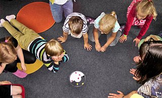 Auch Eltern sollen die Möglichkeit haben, an Veranstaltungen teilzunehmen. Deshalb soll der Kreis während dieser Zeit eine Betreuung organisieren. - Pixabay