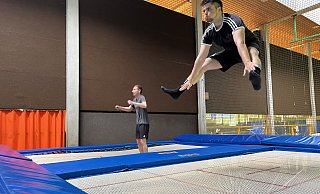 Philipp Kersten (rechts) und Nico Düllmann beim Trampolin-Springen - Marlo Lages Philipp Kersten (rechts) und Nico Düllmann beim Trampolin-Springen - Marlo Lages