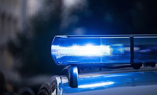Polizisten haben den verunglückten Motorradfahrer entdeckt. - Symbolbild: Pixabay