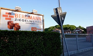 Auf dem Gelände der Ziegelei Bergmann in Hohenhausen sollte das kommunale Medizinische Versorgungszentrum entstehen. Wie es nun weitergeht, darüber entscheiden jetzt die Bürgerinnen und Bürger. - Lorraine Brinkmann Auf dem Gelände der Ziegelei Bergmann in Hohenhausen sollte das kommunale Medizinische Versorgungszentrum entstehen. Wie es nun weitergeht, darüber entscheiden jetzt die Bürgerinnen und Bürger. - Lorraine Brinkmann