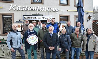 Das Gros der Mitglieder des Handwerker-Stammtisches trifft sich mittlerweile regelmäßig im Kastanienkrug. Viele, die bei der Gründung vor drei Jahrzehnten dabei gewesen sind, sind heute im Ruhestand. Foto: Karin Prignitz - Karin Prignitz Das Gros der Mitglieder des Handwerker-Stammtisches trifft sich mittlerweile regelmäßig im Kastanienkrug. Viele, die bei der Gründung vor drei Jahrzehnten dabei gewesen sind, sind heute im Ruhestand. Foto: Karin Prignitz - Karin Prignitz