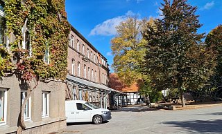 Erst wenn der geplante Neubau fertig ist, wird in der Weinbergschule der Umbau beginnen. Der Pausenhof wird sich allerdings durch die Einbeziehung des ehemaligen Scharfrichter-Gartens nicht wesentlich vergößern. - Marianne Schwarzer Erst wenn der geplante Neubau fertig ist, wird in der Weinbergschule der Umbau beginnen. Der Pausenhof wird sich allerdings durch die Einbeziehung des ehemaligen Scharfrichter-Gartens nicht wesentlich vergößern. - Marianne Schwarzer