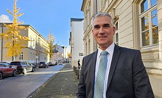 Nein, das Foto ist nicht in Lage aufgenommen worden. Beigeordneter Thorsten Paulussen hat als Zeuge vor Gericht in Detmold ausgesagt, es ging um einen Streitfall rund um ein Baugebiet in Lage. - Astrid Sewing