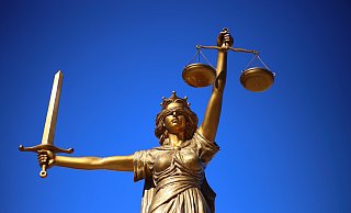Sechs Männer stehen vor dem Detmolder Landgericht. Die Anklage lautet auf unerlaubten Handel mit Betäubungsmitteln. - Symbolfoto Pixabay Sechs Männer stehen vor dem Detmolder Landgericht. Die Anklage lautet auf unerlaubten Handel mit Betäubungsmitteln. - Symbolfoto Pixabay