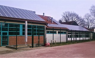 Auf den Dächern der Grundschule Asemissen sind bereits Photovoltaikanlagen installiert. - BSG Leopoldshöhe Auf den Dächern der Grundschule Asemissen sind bereits Photovoltaikanlagen installiert. - BSG Leopoldshöhe