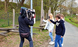 RTL West bei den Dreharbeit zum Projekt &bdquo;Jugend entscheidet&ldquo; im Kalletal. - Gemeinde Kalletal