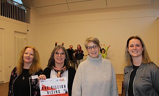 Das Team hinter "One Billion Rising" in Lemgo: Silvia Exler (von links), Petra Junghans (beide AWO Kastanienhaus am Wall), Christiane Osterhage und Constanze Hey. - Nico Düllmann