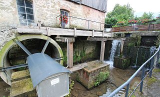 Stein des Anstoßes: Das Mühlenrad wird künftig nicht weiter betrieben werden können. Das sei mit den Plänen zum Hochwasserschutz nicht vereinbar, erklärt die Gemeinde. - Archivfoto: Jens Rademacher Stein des Anstoßes: Das Mühlenrad wird künftig nicht weiter betrieben werden können. Das sei mit den Plänen zum Hochwasserschutz nicht vereinbar, erklärt die Gemeinde. - Archivfoto: Jens Rademacher