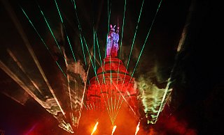 Das Denkmal im Lichtgewitter: "Hermann leuchtet" fand am Wochenende ein Ende - mit spektakulären Anblicken. - Nicole Ellerbrake