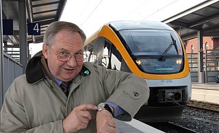 Ein Freund von Pünktlichkeit: Kurt Kalkreuter aus Lage. - Fotos: Vera Gerstendorf-Welle/Cordula Gröne; Montage: Meike Groppe