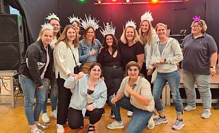 "Die Unglaublichen" haben mit ihrem Thema Eiszeit den ersten Platz bei den Fu&szlig;gruppen belegt. - Nadine Uphoff