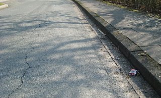 An der Krummen Straße haben Fußgänger derzeit wenig Platz. Das soll anders werden. - Stadt Lemgo An der Krummen Straße haben Fußgänger derzeit wenig Platz. Das soll anders werden. - Stadt Lemgo