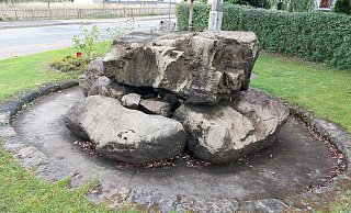 Die Wasserspiele im Stadtgebiet von Lügde sind ausgeschaltet, so auch der Dorfbrunnen in Rischenau. - Michaela Weiße Die Wasserspiele im Stadtgebiet von Lügde sind ausgeschaltet, so auch der Dorfbrunnen in Rischenau. - Michaela Weiße