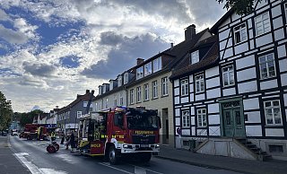 Während des Einsatzes musste am späten Montagnachmittag die Leopoldstraße komplett gesperrt werden. - Feuerwehr Detmold/Rieks