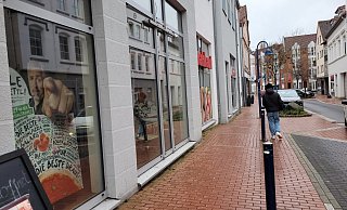 Noch ist der ehemalige Blumenladen eher eine Abstellkammer, aber Mitte des Jahres soll hier die Tourist-Info untergebracht werden. Erst einmal vorübergehend. - Astrid Sewing