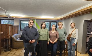 Das Team der Kirchengemeinde freut sich über den guten Start: (von links) Pastor Ulrich Peuckert, Sozialpädagogin Kathrin Danger, Diana Falk, Vorsitzende im Jugendausschuss des Kirchenvorstandes, sowie Adelheid Liese, ebenfalls Mitglied im Jugendausschuss. Kirchenvorstand Katharina Harling - evangelische Kirchengemeinde Schieder