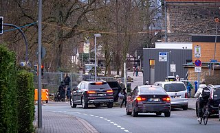 Immer noch lassen einige Eltern ihre Kinder morgens direkt an der Schule aussteigen. Dabei hat die Weerth-Schule schon viel gegen die Elterntaxis unternommen. - Raphael Bartling Immer noch lassen einige Eltern ihre Kinder morgens direkt an der Schule aussteigen. Dabei hat die Weerth-Schule schon viel gegen die Elterntaxis unternommen. - Raphael Bartling